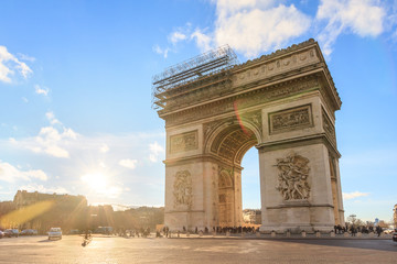 Fototapeta na wymiar Beautiful urban cityscape sunset view of the Arc de Triomphe in Paris, France, with clouds in spring