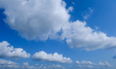 Obraz premium White cloud and Beautiful with blue sky background.