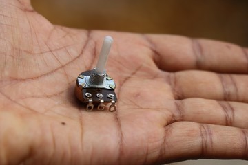 Potentiometer with knob for variable resistance