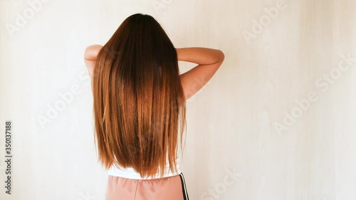 髪をかきあげる女性 Wall Mural Wallpaper Murals Kei907
