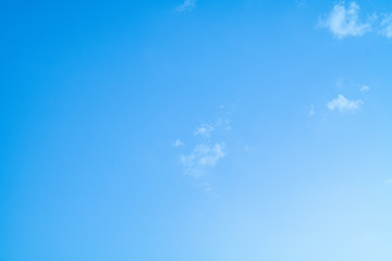 Blauer Himmel mit Wolken