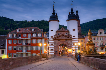 Fototapeta premium Alte Brücke Heidelberg ohne Touristen (13. Mai 2020)