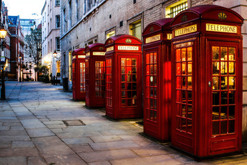 red telephone box in london - obrazy, fototapety, plakaty
