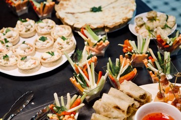 rolls and vegetables banquet stand-up meal