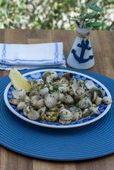 clams with garlic and parsley