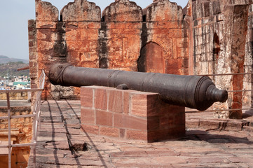 Fototapeta na wymiar Cannon at Mehrangarh Fort. One of the largest forts of India. Jodhpur, Rajasthan, India