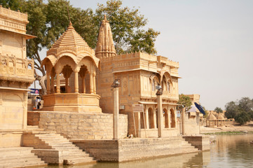 Obraz premium Gadi Sagar temple on Gadisar lake, Jaisalmer, Rajasthan, India