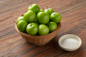 Basket with fresh Can Erik plums