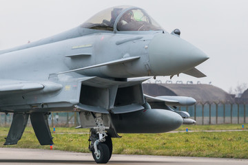 RAF Typhoon FGR4 taxiing to the runway - obrazy, fototapety, plakaty