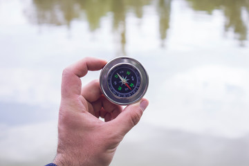 Naklejka premium Compass on lake background