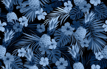 Naadloze hand getekend tropische vector patroon met exotische palmbladeren, hibiscus bloemen, ananas en verschillende planten op donkere achtergrond.