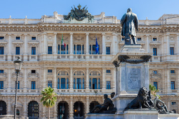 Fototapeta na wymiar ROME, ITALY - 2014 AUGUST 18. View of Palazzo di Giustizia. Palace of Justice in Rome, and monumento statua Camillo Benso Conte di Cavour.