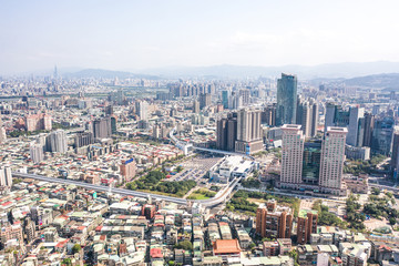 Obraz premium This is a view of the Banqiao district in New Taipei where many new buildings can be seen, the building in the center is Banqiao station, Skyline of New taipei city