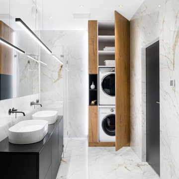 Elegant bathroom in marble tiles