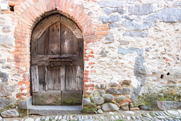 Fototapeta na wymiar Original medieval wooden door; photo taken in Italy