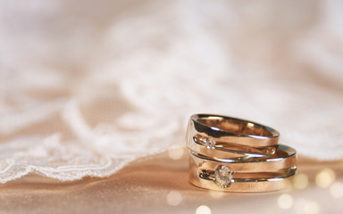 Obraz na płótnie Canvas Wedding ring on the vintage lace