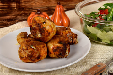 roasted chicken legs with lettuce and peppers