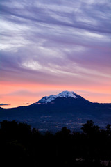 Fototapeta na wymiar Volcan Chimborazo atardecer de colores 