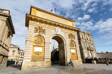 Fototapeta na wymiar Vue de l'Arc de Triomphe à Montpellier (Occitanie, France)
