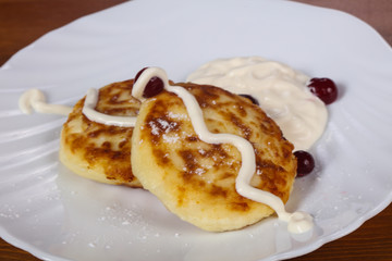 Tasty cheesecakes with sour cream
