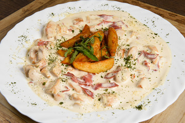 Chicken and bacon in a sour cream