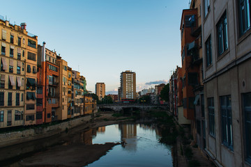 Fototapeta na wymiar Girona during the isolation due to the coronavirus. Houses around the river Onyar.