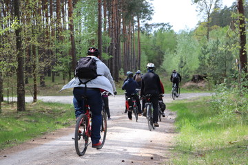 Wycieczka rowerowa, rowerzyści © Monika