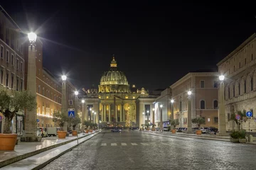 Deurstickers The Saint Peter cathedral of Vatican at night. The cathedral is one of the most famous travel distinations of the world and the largest catholic church © Pavel Kirichenko