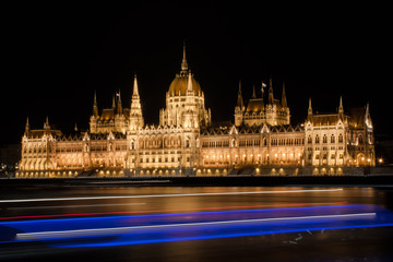 Fototapeta premium hungarian parliament in budapest by night.