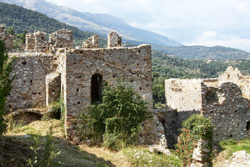 Fototapeta na wymiar Ruins of residential buildings in the ancient city of Mystras. Peloponnese