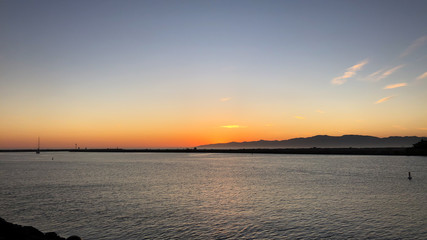 Fototapeta premium Sun sets over Pacific Ocean in Marina del Rey, CA