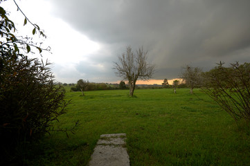 día de tormenta en el campo