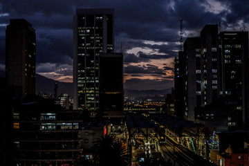 Fototapeta na wymiar Medellin de noche