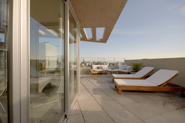 terraza y camastros