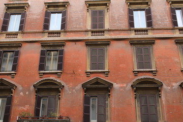 Obraz na płótnie Canvas facade of an old building