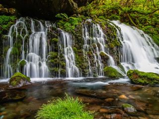 元滝伏流水　秋田県