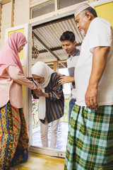 Fototapeta premium Family members back home for Eid celebrations