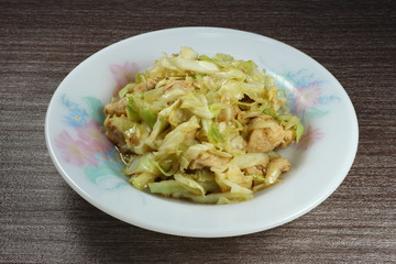 Traditional fried cutting chicken thigh with sliced cabbage and seasoning with soy sauce. Famous street food in Asia. Quick and easy appetizer menu in restaurant. 