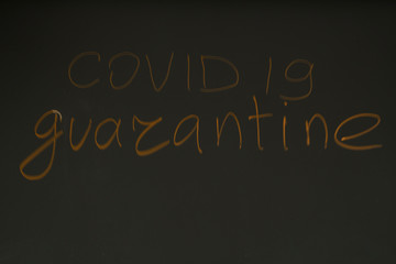 Obraz premium The inscription on the mirror - quarantine an inscription COVID-19 on background