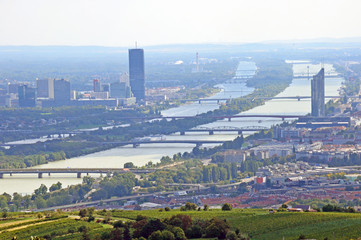 Obraz premium Danube and New Danube in in Vienna, Austria