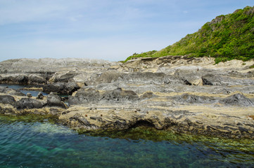 地層構造がはっきり分かる城ヶ島の海岸部