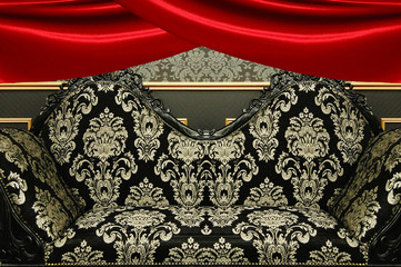 赤カーテンと貴族のソファー