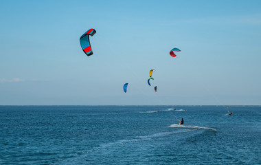 Fototapeta na wymiar kite surfing in the sea