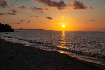 沖縄　夕陽の海岸