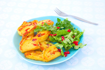Kartoffelrolle mit Salat
