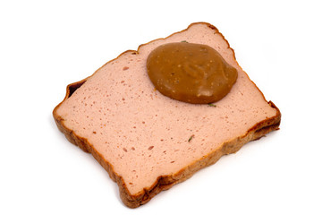 Eine Scheibe frischer,  bayerischer Leberkäse.