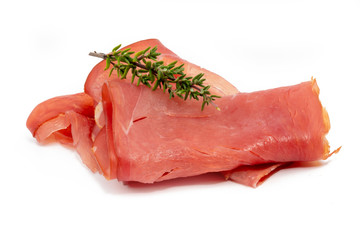 Roher, geräucherter Schinken vom Schwein in hauchdünnen Scheiben