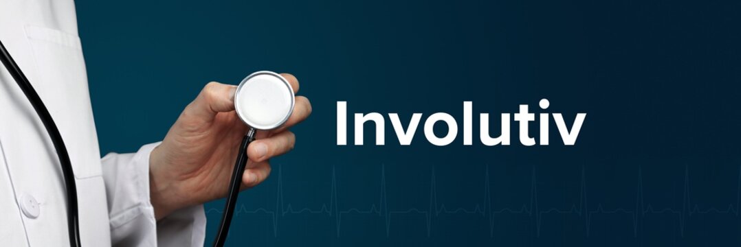 Involutiv. Arzt (isoliert) h&auml;lt Stethoskop in Hand. Begriff steht daneben. Ausschnitt vor blauem Hintergrund mit EKG. Medizin, Gesundheitswesen