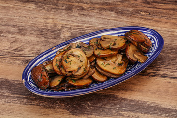 Roasted champignon with herbs and spices