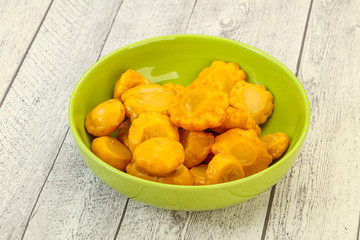 Marinated yellow patisson in the bowl